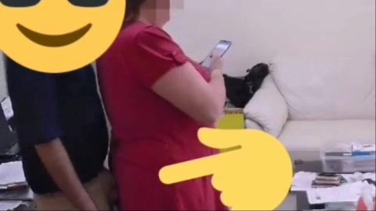 Friend making delivery massages and rod flash to surprise nervios big bap plus-size wifey